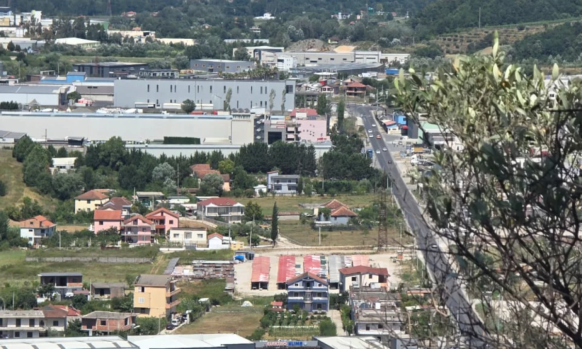 SHITET TOKE PREMIUM NE VORE,PAK METRA LARG AUTOSTRADES TIRANE-DURRES