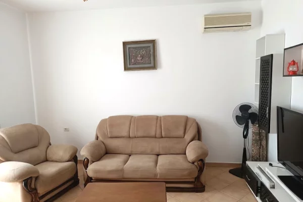 Apartament me 3+1+2 me Qira – Rruga e Elbasanit !