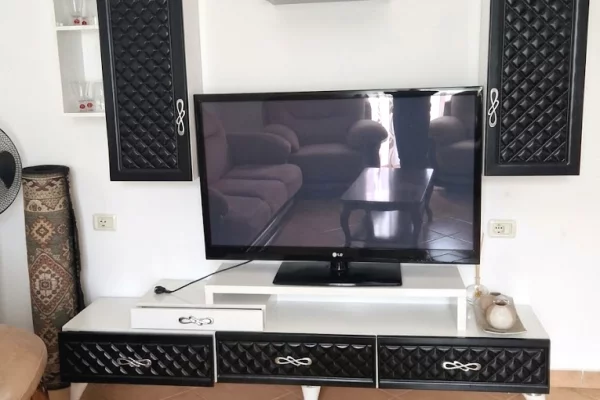 Shtepi me qera Apartament ne Tirane, 3+1, Mobilimi E mobiluar, Pagesa 640  Euro.