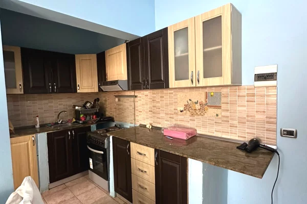 Shtepi me qera Apartament ne Tirane, Garsoniere, Mobilimi E mobiluar, Pagesa 300  Euro.