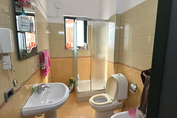 Shtepi me qera Apartament ne Tirane, Garsoniere, Mobilimi E mobiluar, Pagesa 300  Euro.