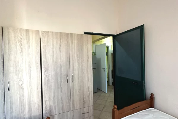 Shtepi me qera Apartament ne Tirane, Garsoniere, Mobilimi E mobiluar, Pagesa 300  Euro.