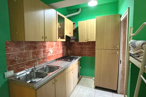 Shtepi me qera Apartament ne Tirane, Garsoniere, Mobilimi E mobiluar, Pagesa 280  Euro.