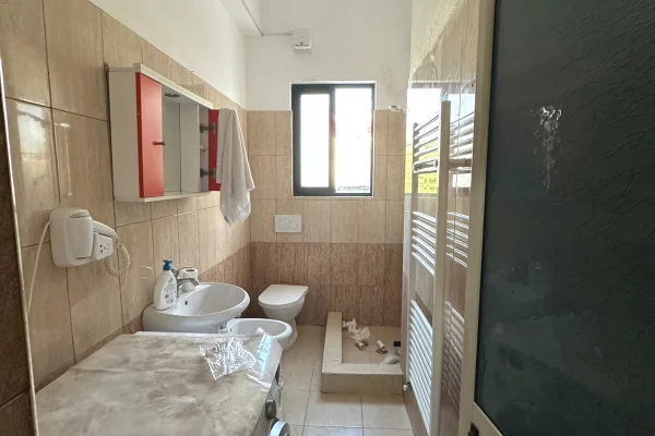 Shtepi me qera Apartament ne Tirane, Garsoniere, Mobilimi E mobiluar, Pagesa 280  Euro.