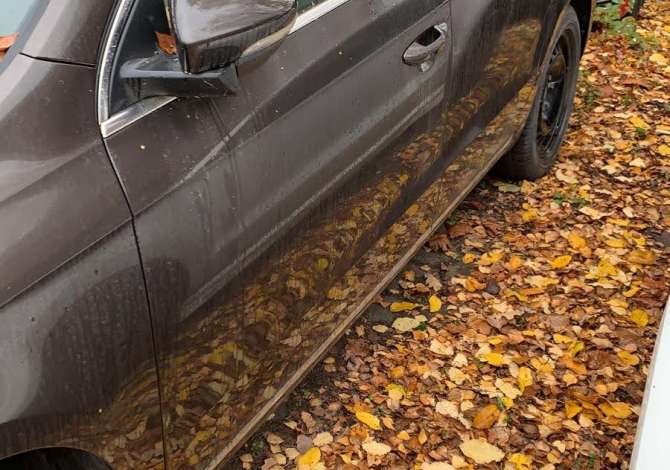 Volkswagen Passat B7 viti 2012 me 77,000 KM i sapoardhur nga Gjermania. Cmontohet per pjese kembimi,