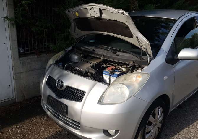 Toyota Yaris viti 2007 e sapoardhur nga Italia, çmontohet për pjesë këmbimi.