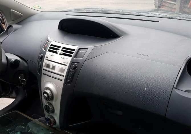 Toyota Yaris viti 2007 e sapoardhur nga Italia, cmontohet per pjese kembimi.