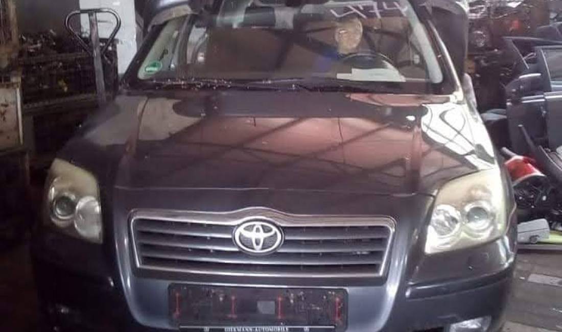 🔧 Toyota Avensis – Cmontohet per pjese kembimi