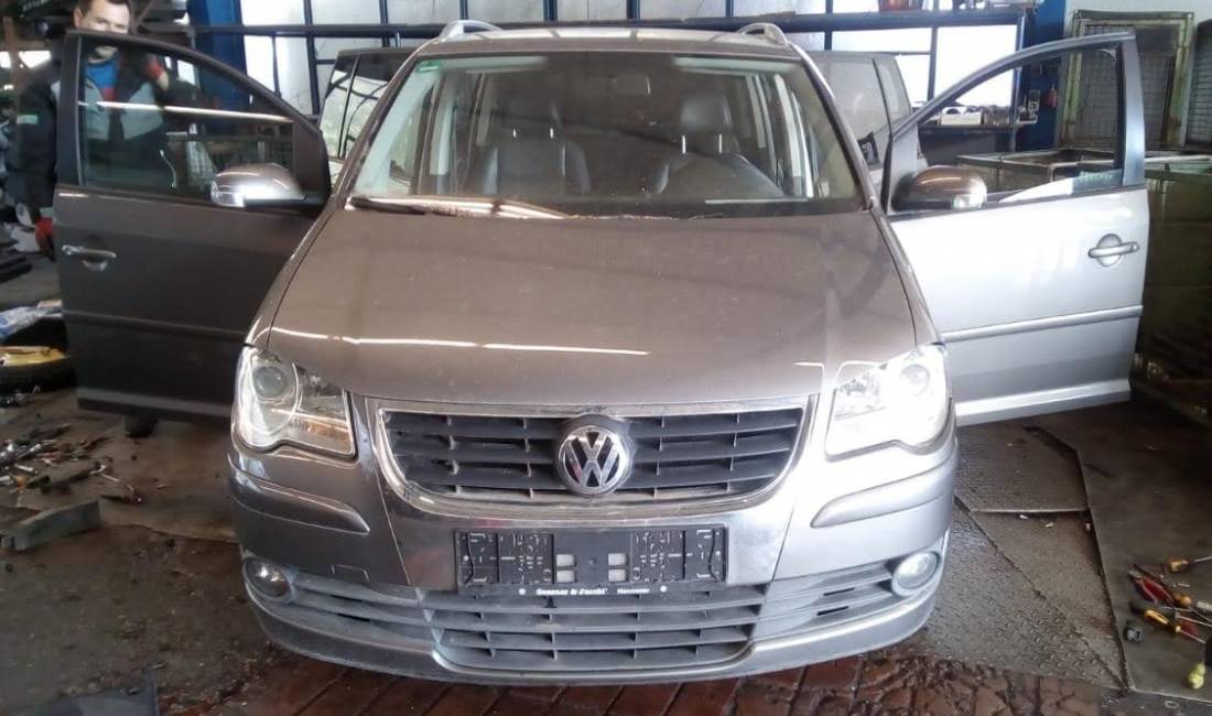 Volkswagen Touran viti 2008, cmontohet per pjese kembimi. Telefon - WhatsApp - Viber: 0683040020