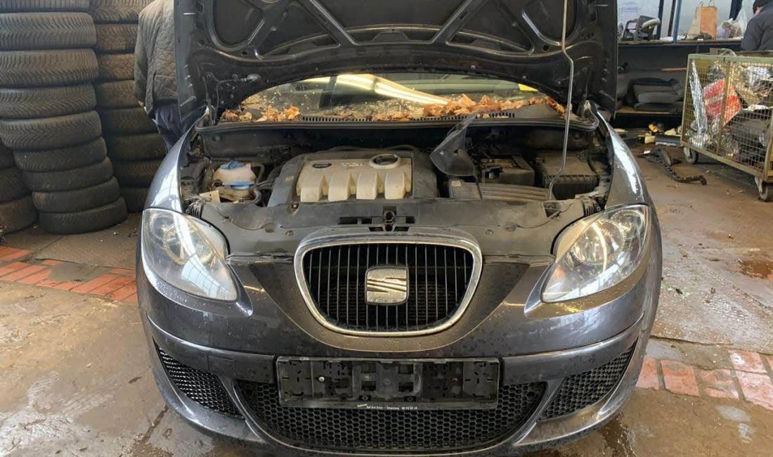 Seat Leon, cmontohet per pjese kembimi.