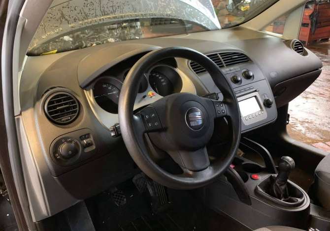 Seat Leon, cmontohet per pjese kembimi.