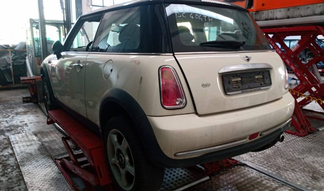 Mini Cooper, viti 2004, 1.6 benzine, e sapoardhur me 0 kilometra ne Shqiperi , cmontuar per pjesen k