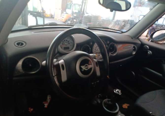 Mini Cooper, viti 2004, 1.6 benzine, e sapoardhur me 0 kilometra ne Shqiperi , cmontuar per pjesen k