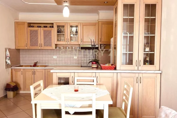 Shtepi me qera Apartament ne Tirane, 2+1, Mobilimi E mobiluar, Pagesa 620  Euro.