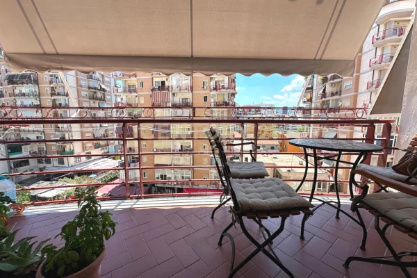 Shtepi me qera Apartament ne Tirane, 2+1, Mobilimi E mobiluar, Pagesa 1,050  Euro.