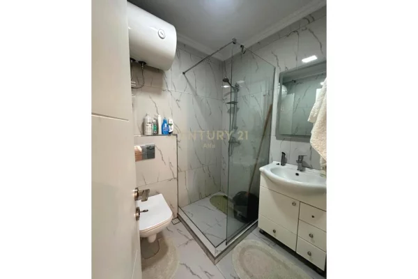 Shtepi me qera Apartament ne Tirane, 2+1, Mobilimi E mobiluar, Pagesa 1,050  Euro.