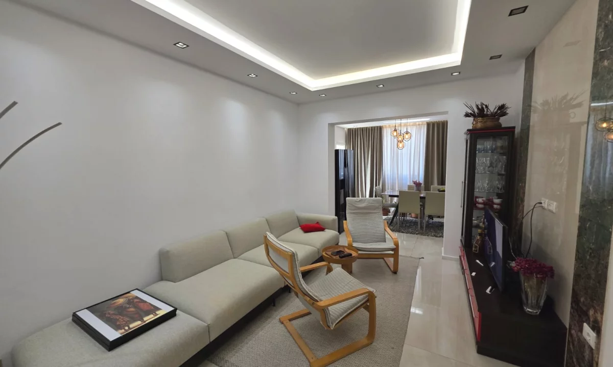 Shtepi me qera Apartament ne Tirane, 2+1, Mobilimi E mobiluar, Pagesa 800  Euro.