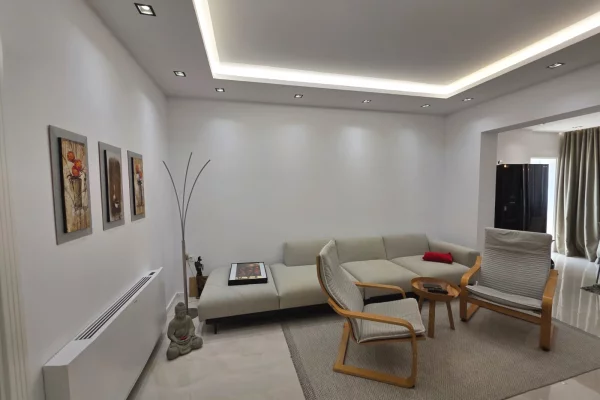 Shtepi me qera Apartament ne Tirane, 2+1, Mobilimi E mobiluar, Pagesa 800  Euro.