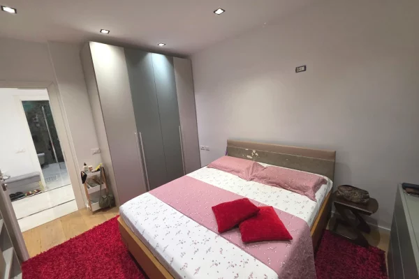 Shtepi me qera Apartament ne Tirane, 2+1, Mobilimi E mobiluar, Pagesa 800  Euro.
