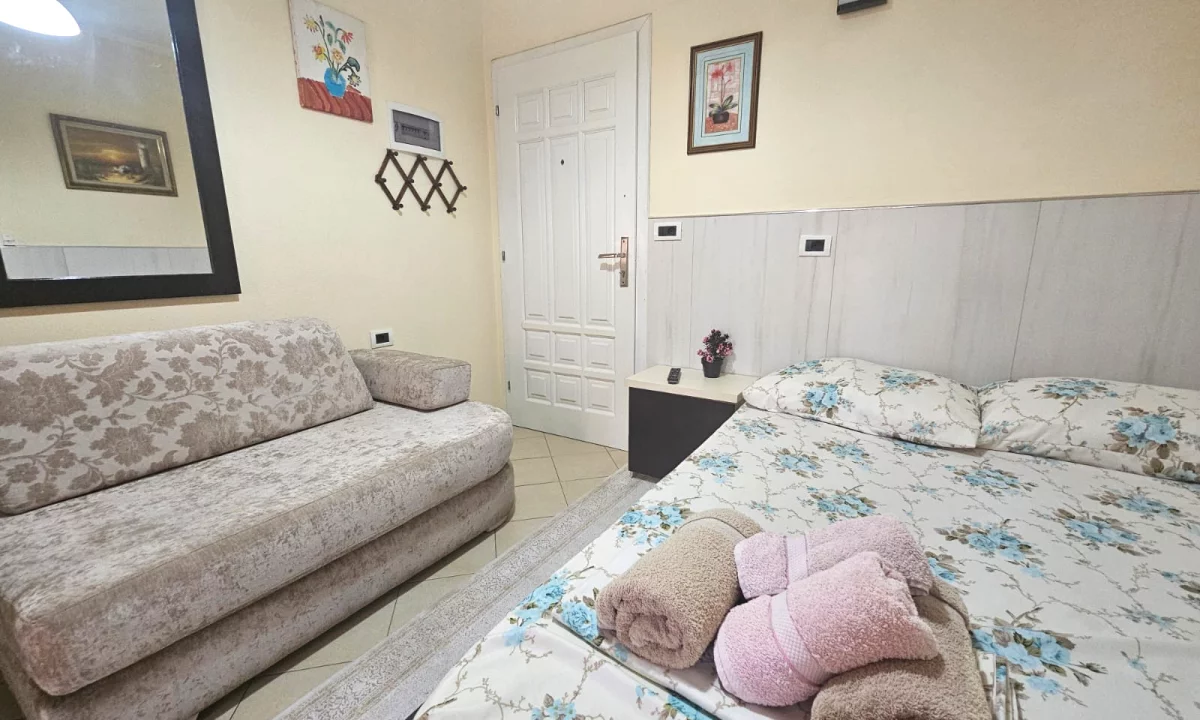 Shtepi me qera Apartament ne Tirane, Garsoniere, Mobilimi E mobiluar, Pagesa 36,000  Leke.