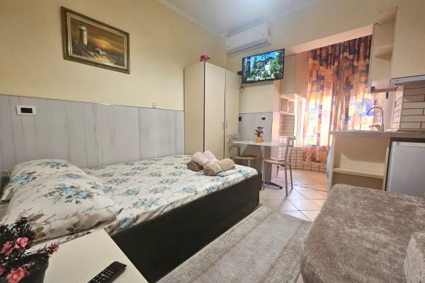 Shtepi me qera Apartament ne Tirane, Garsoniere, Mobilimi E mobiluar, Pagesa 36,000  Leke.