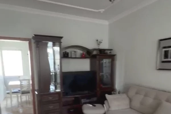 Shtepi me qera Apartament ne Tirane, 2+1, Mobilimi E mobiluar, Pagesa 50,000  Leke.