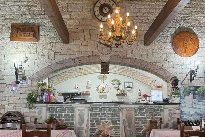 Offerte di lavoro a Valona, Profession Kamarier/Ndihmes Kamarier ,Ndihmes Pjatalarese,Pozicione te tjera pune , Principiante/Poca esperienza, Pagamento Trattabile.