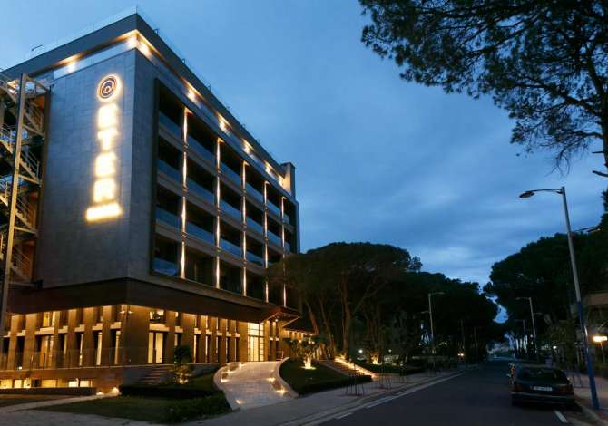 Njoftime Pune per Barman/Banakier/Kamarier/ Guzhinier/ Ndihmes Guzhinier/Recepsionist/e ne Durres