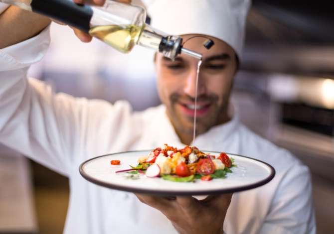 Njoftime Pune per Kuzhinier/e, Ndihmes ne kuzhine dhe Pjatalarese ne Tirane