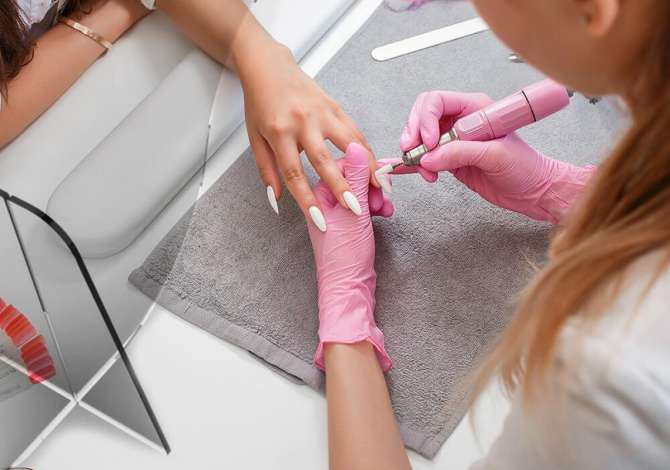 Njoftime Pune per Estetiste per thonjte ne Tirane