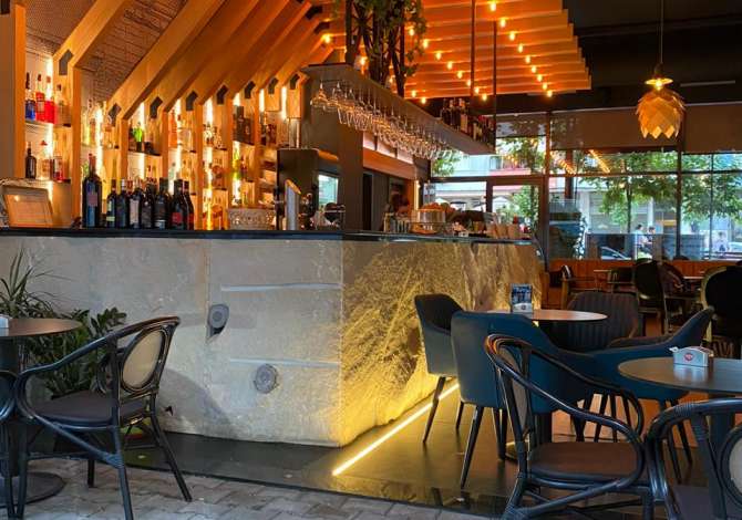 Offerte di lavoro a Tirana, Profession  Kuzhinier/e dhe Kamarier/e , , Pagamento Trattabile.