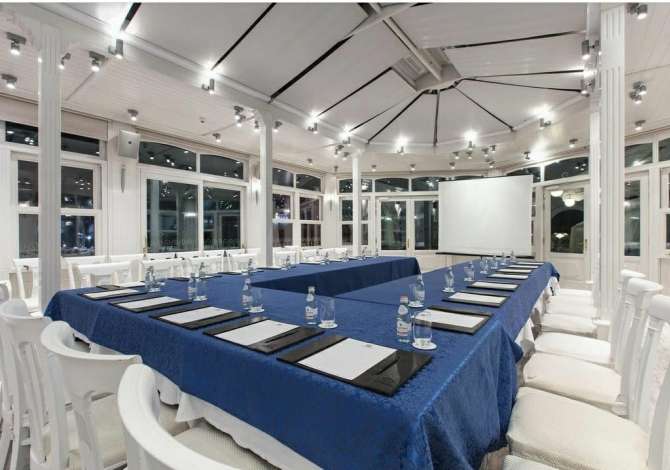 Offerte di lavoro a Tirana, Profession Kamarier/e, Banakier/e, Kuzhinier, Ndihmës Pastiçier/e, Punonjëse në Lavanteri dhe Sanitare , , Pagamento Trattabile.