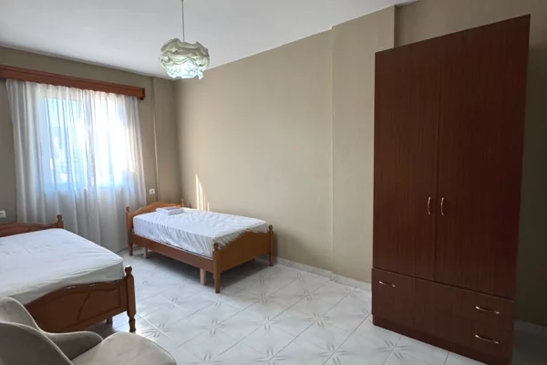 Shtepi me qera Apartament ne Tirane, 2+1, Mobilimi E mobiluar, Pagesa 470  Euro.