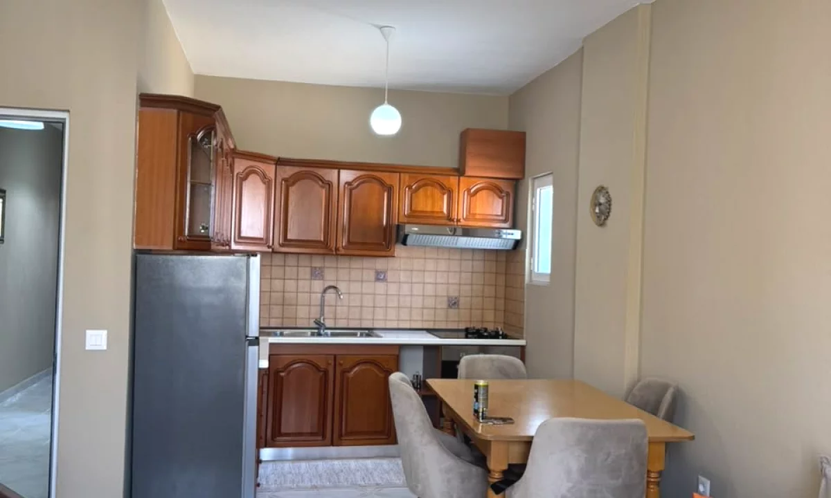 Shtepi me qera Apartament ne Tirane, 2+1, Mobilimi E mobiluar, Pagesa 470  Euro.