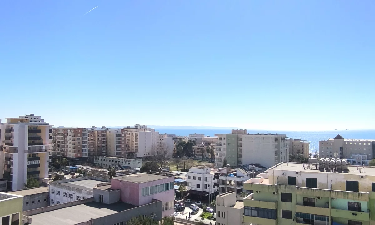 Shtepi ne shitje Apartament ne Durres, 2+1, Mobilimi E mobiluar, Pagesa 130,000  Euro.