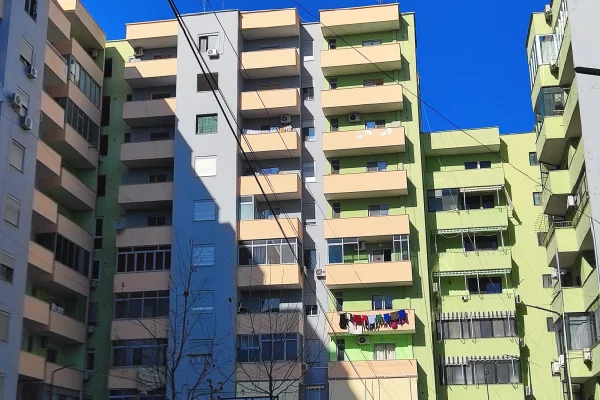 Shtepi ne shitje Apartament ne Durres, 2+1, Mobilimi E mobiluar, Pagesa 130,000  Euro.