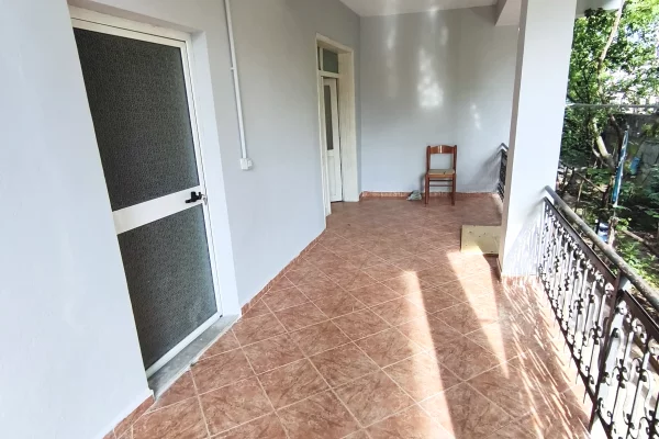 Shtepi me qera Shtepi Private ne Tirane, 2+1, Mobilimi Pjeserisht e mobiluar, Pagesa 35,000  Leke.