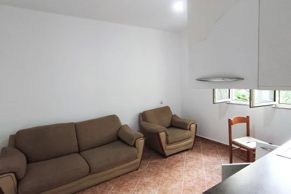 Shtepi me qera 2+1 ne Tirane - 35,000 Leke
