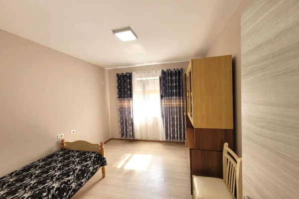 Shtepi me qera Apartament ne Tirane, 2+1, Mobilimi E mobiluar, Pagesa 650  Euro.