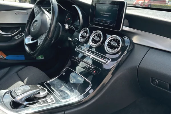 Cars for sale in Tirana, Mercedes-Benz, 2015 Diesel,Kambio Automatik Payment 10,800  Euro.