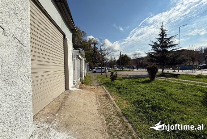 Ambiente Commerciale in Affitto 4+1 a Tirana - 25,000 Leke