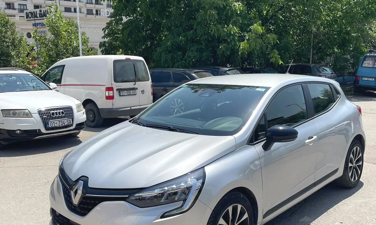 Auto in Vendita a Pristina, Renault, 2022 Benzine,Kambio Automatik Pagamento 15,700  Euro.