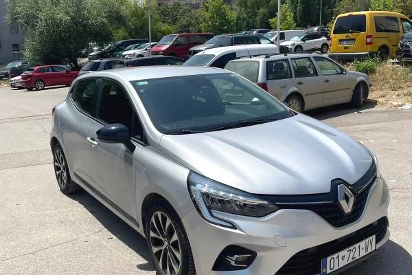 Auto in Vendita a Pristina, Renault, 2022 Benzine,Kambio Automatik Pagamento 15,700  Euro.