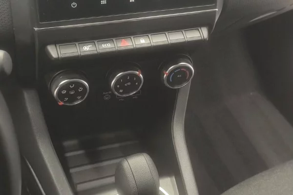 Auto in Vendita a Pristina, Renault, 2022 Benzine,Kambio Automatik Pagamento 15,700  Euro.