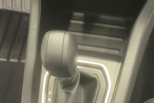 Auto in Vendita a Pristina, Renault, 2022 Benzine,Kambio Automatik Pagamento 15,700  Euro.