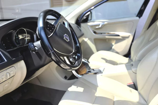 Auto in Vendita a Lushnja, Volvo, 2015 gasoline-gas,Kambio Automatik Pagamento 12,500  Euro.