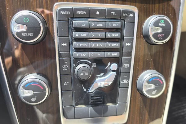 Auto in Vendita a Lushnja, Volvo, 2015 gasoline-gas,Kambio Automatik Pagamento 12,500  Euro.