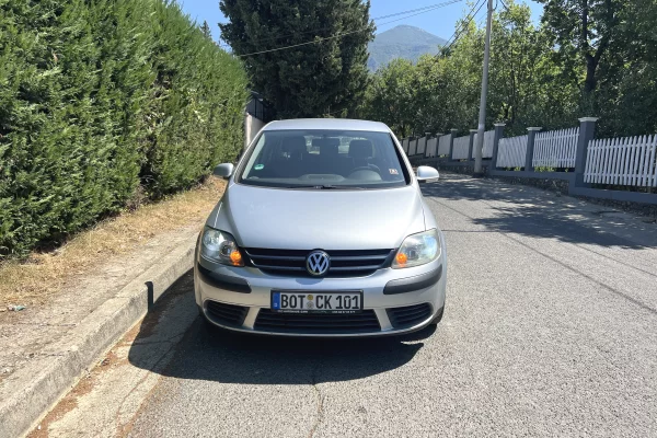 Cars for sale in Tirana - 300,000 Leke