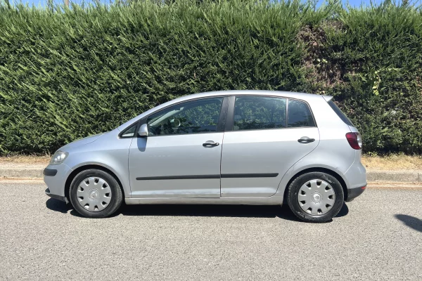 Cars for sale in Tirana - 300,000 Leke