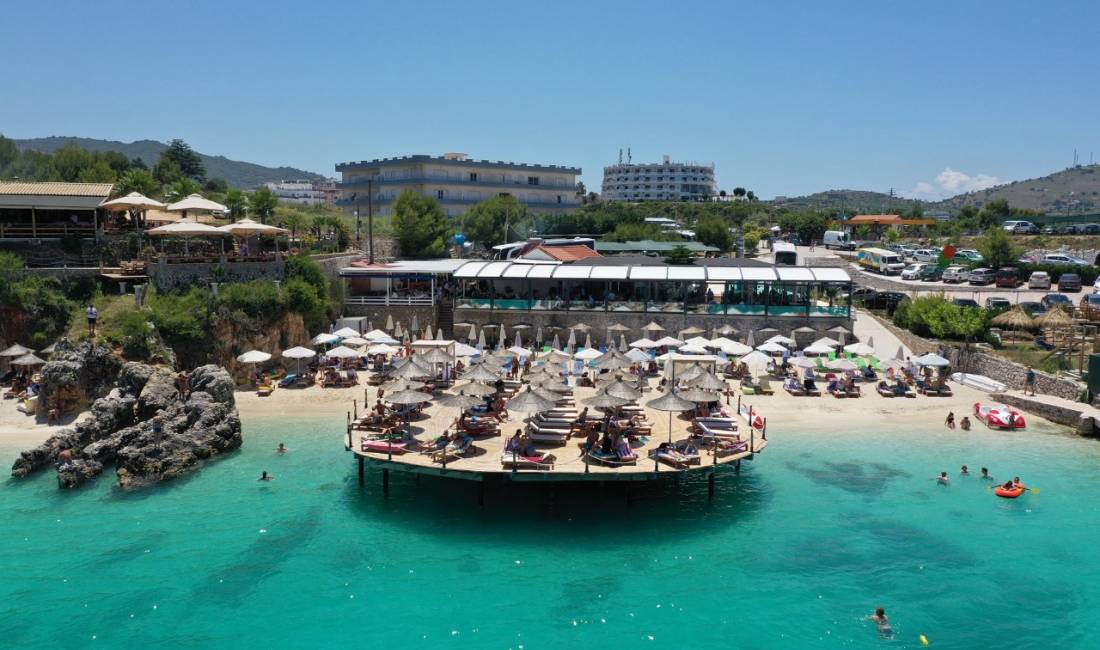 Offerte di lavoro a Santa Quaranta, Profession Ndihmes Kuzhinier/e,Banakier/e, Kamarier/e, Sanitare , , Pagamento Trattabile.